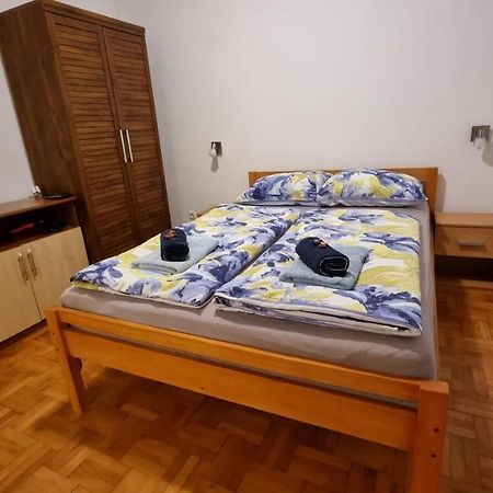 Guest House Jasmin Rovigno Esterno foto