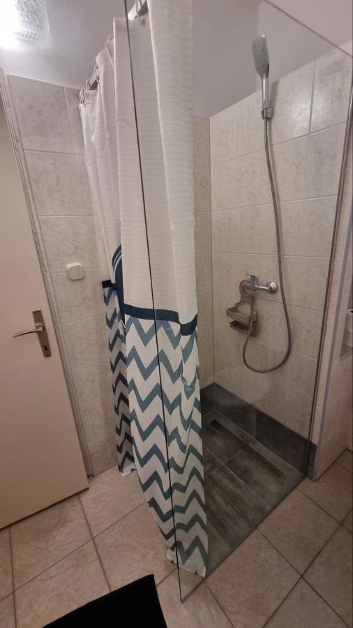 Guest House Jasmin Rovigno Esterno foto
