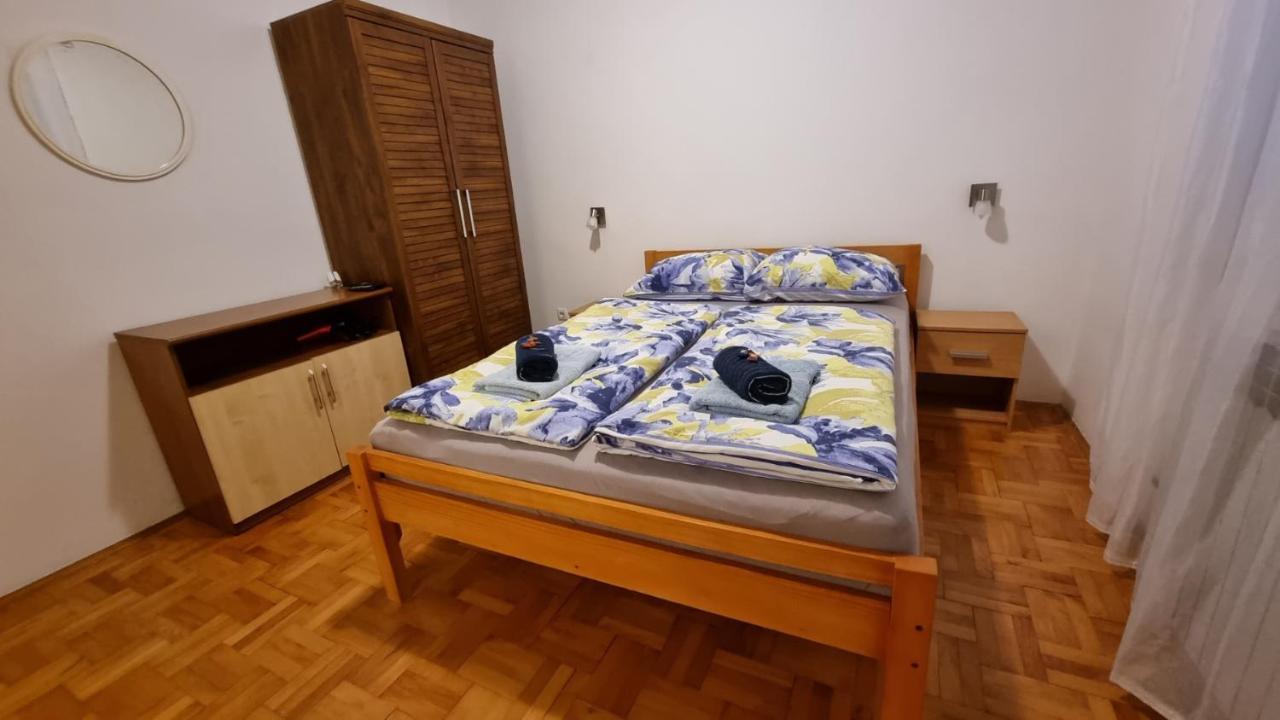 Guest House Jasmin Rovigno Esterno foto