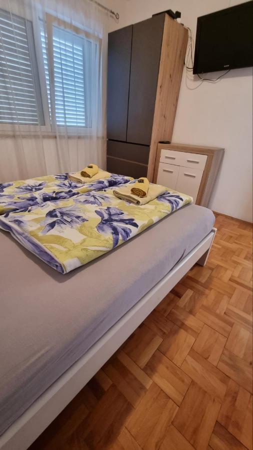 Guest House Jasmin Rovigno Esterno foto