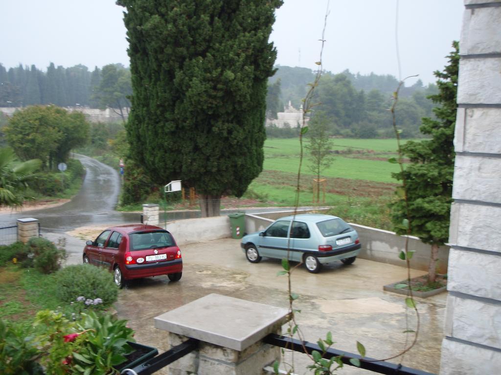 Guest House Jasmin Rovigno Esterno foto
