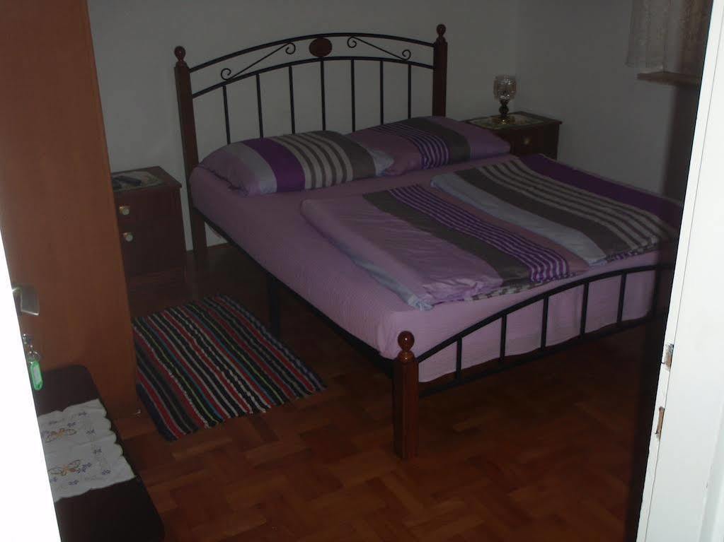 Guest House Jasmin Rovigno Esterno foto