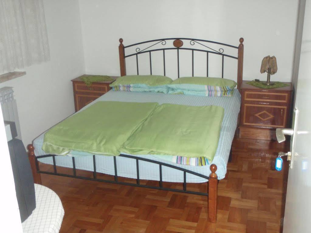 Guest House Jasmin Rovigno Esterno foto