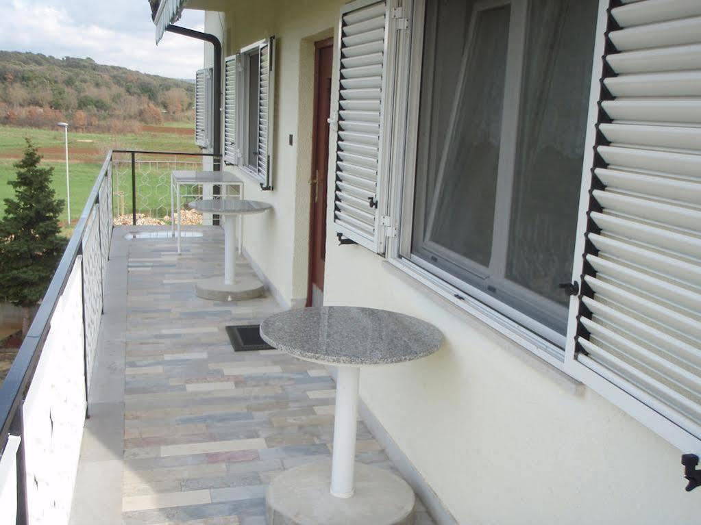 Guest House Jasmin Rovigno Esterno foto